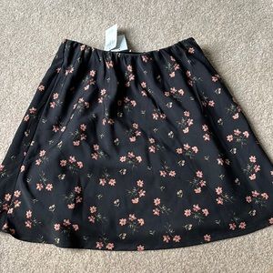 BNWT FLOWER PRINT ULTRA HIGH RISE HOLLISTER SKIRT